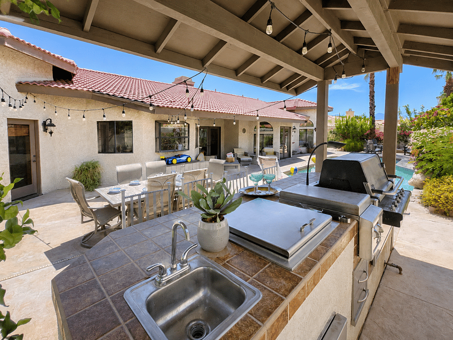 Fully equipped outdoor kitchenperfect for al fresco dining.