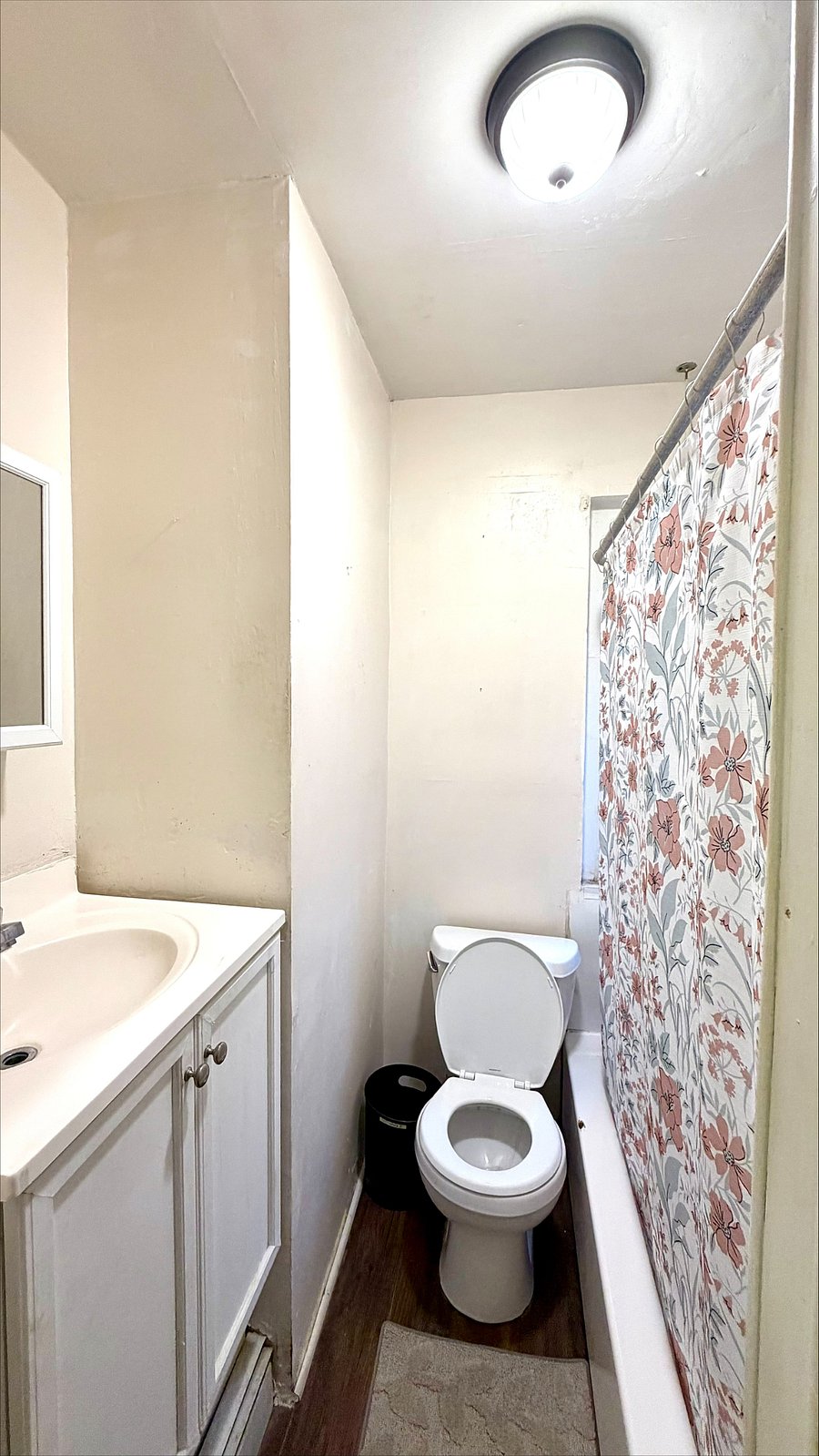 2nd floor full bathroom