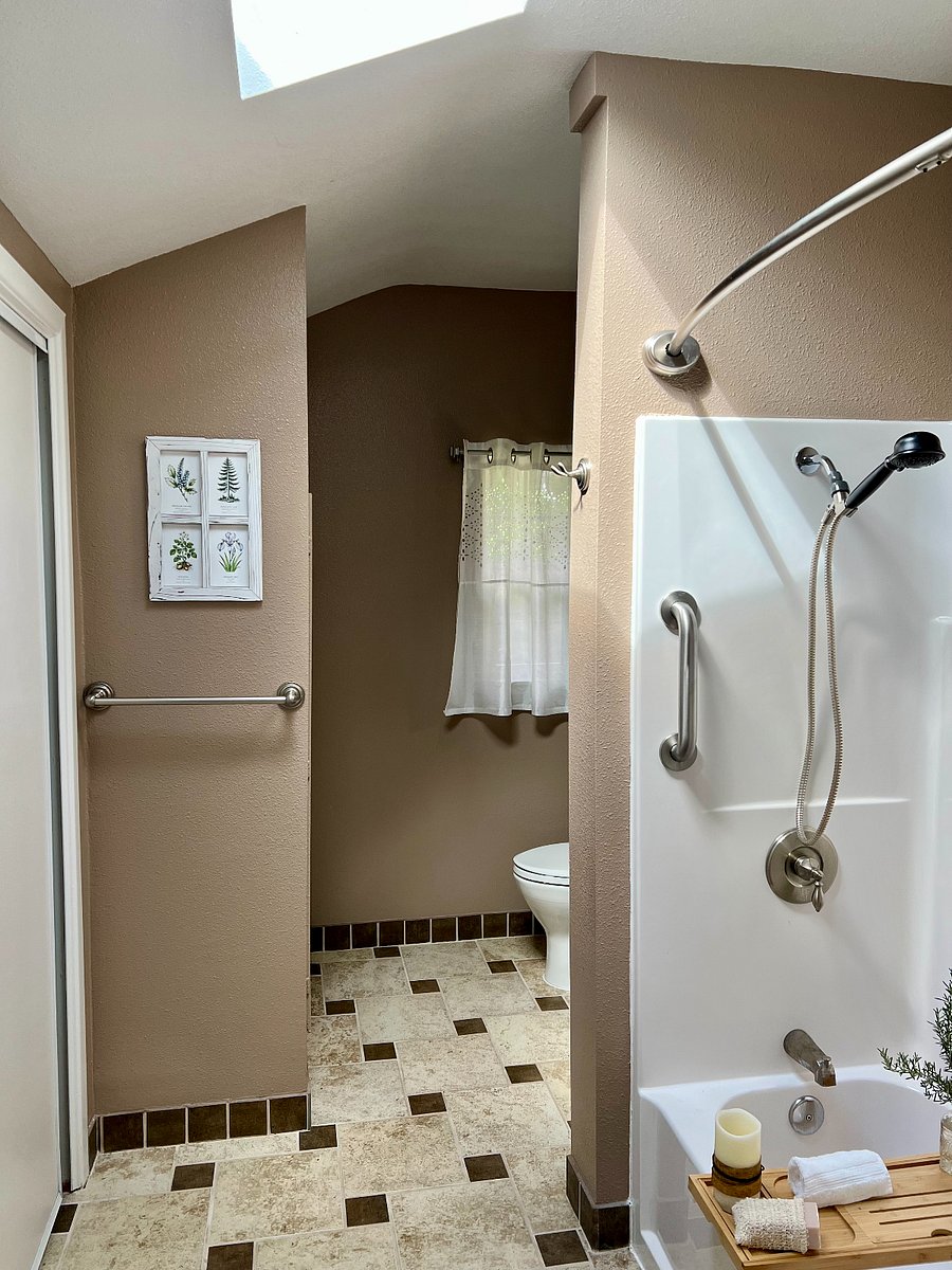 Upstairs bath and shower en-suite for soaking after a long day