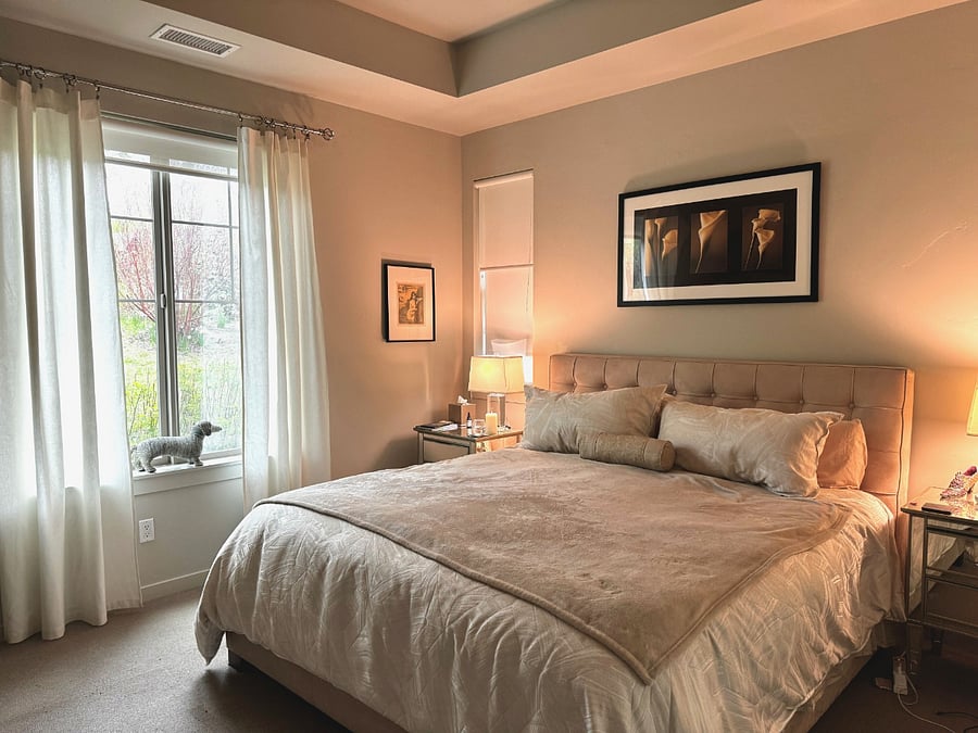 A kingsized bed with Beauty Rest Black mattress makes for very restful sleeping