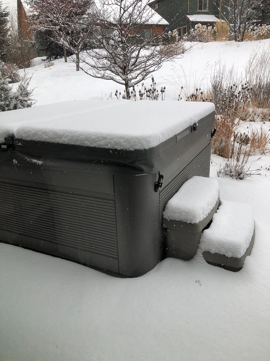 The hot tub is available every season!
