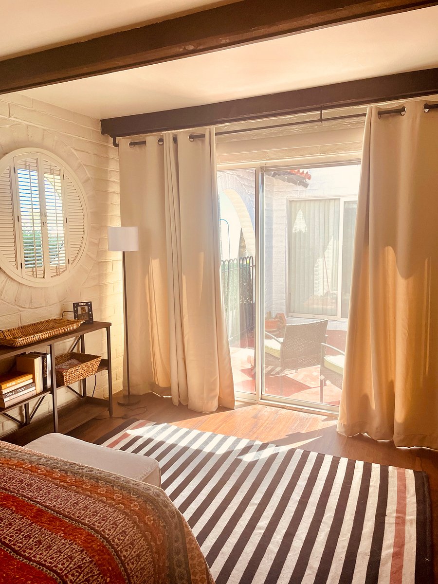 BEDROOM SLIDING DOOR TO FRONT PATIO