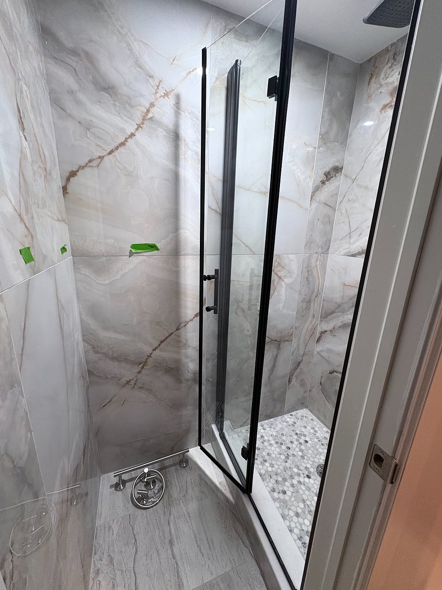 Walk-in Shower 1st level