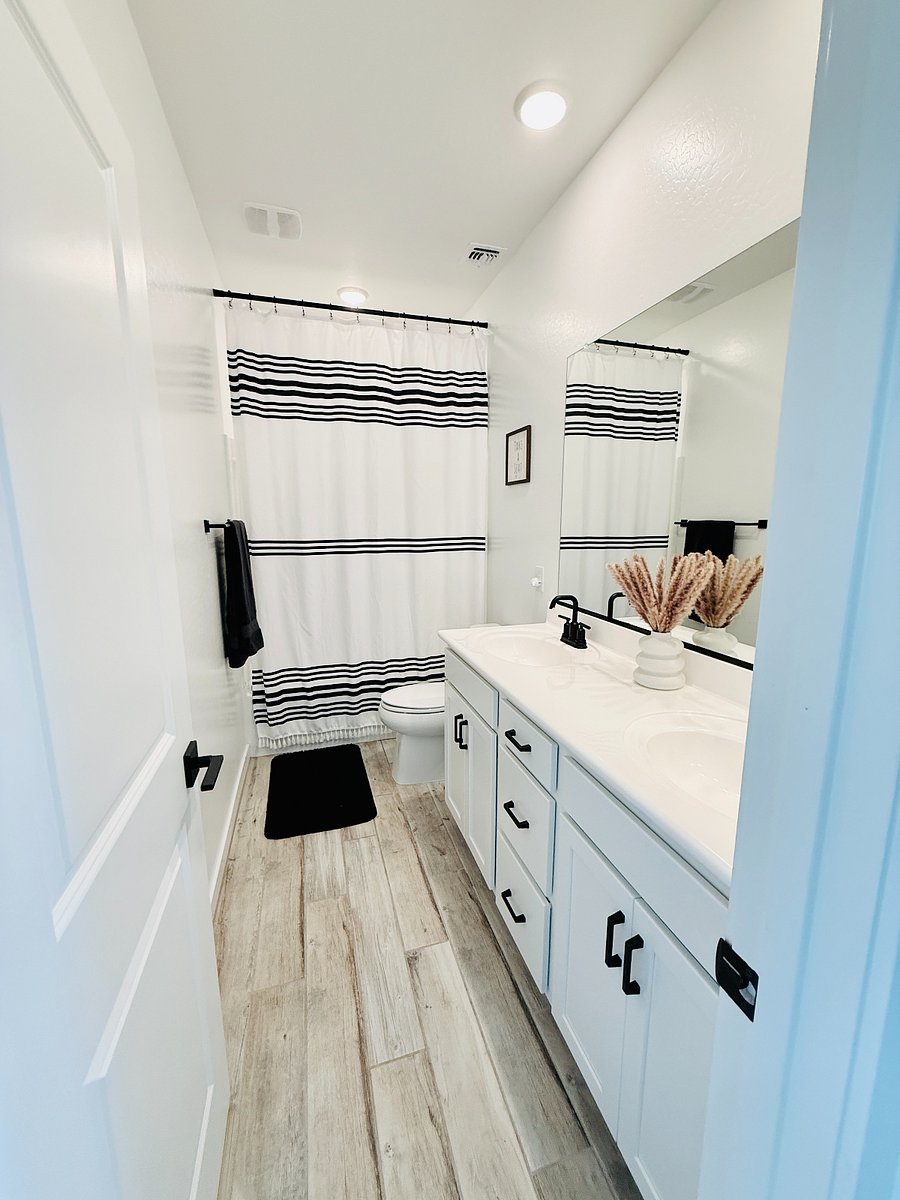 Upstairs hallway bathroom