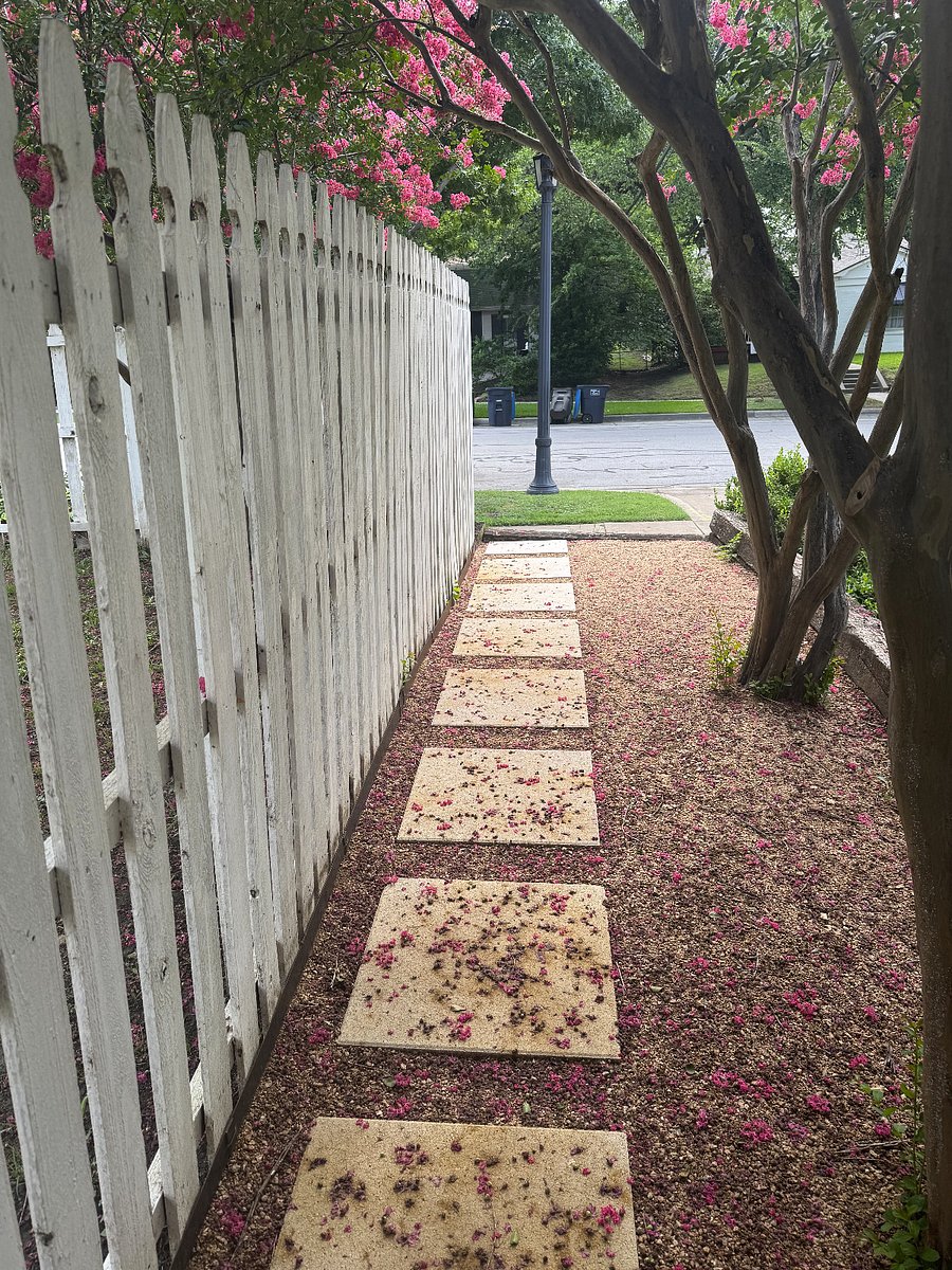 Private walk to the Carriage House from the street.Full