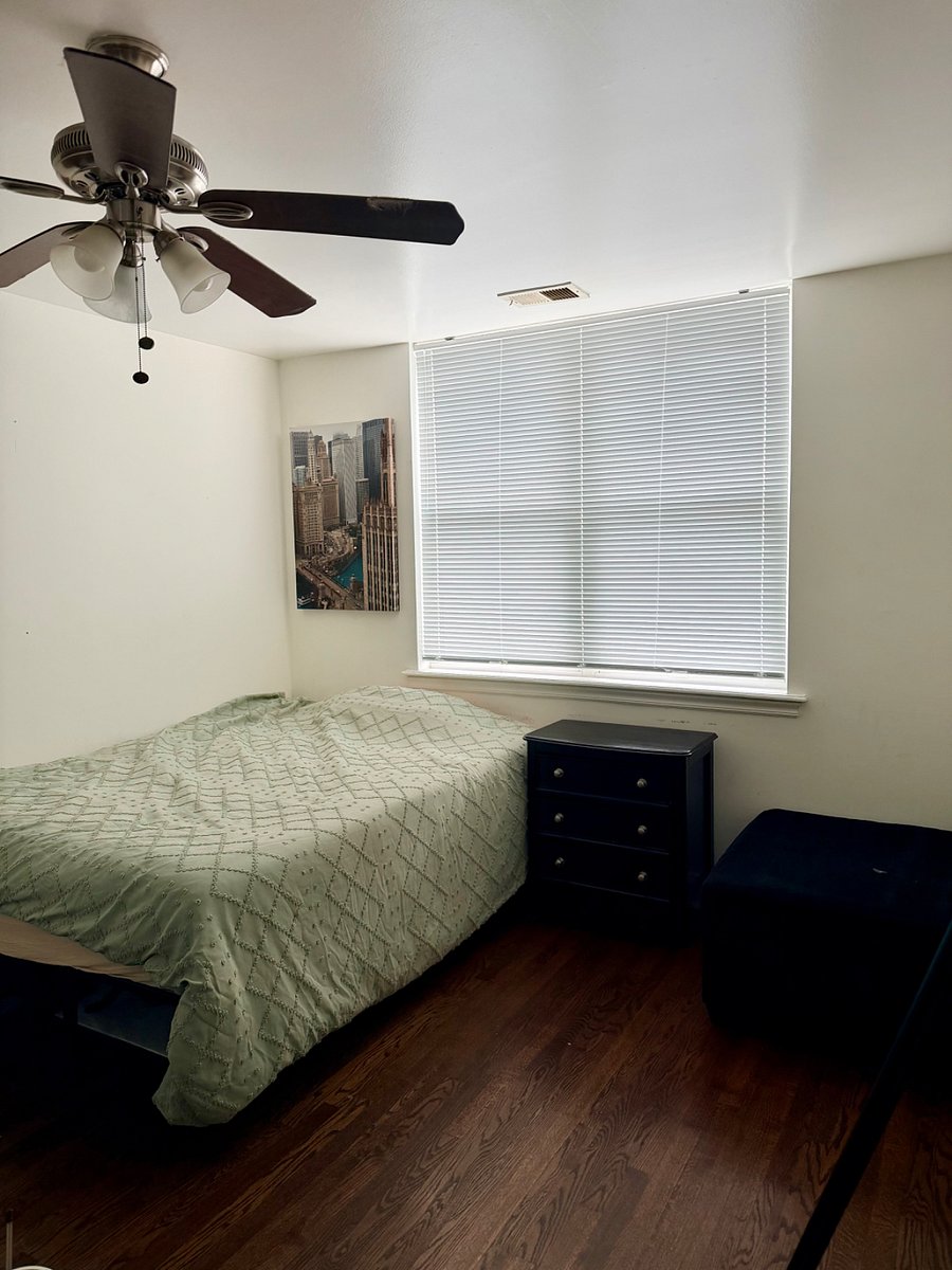 Queen bed/ Bedroom