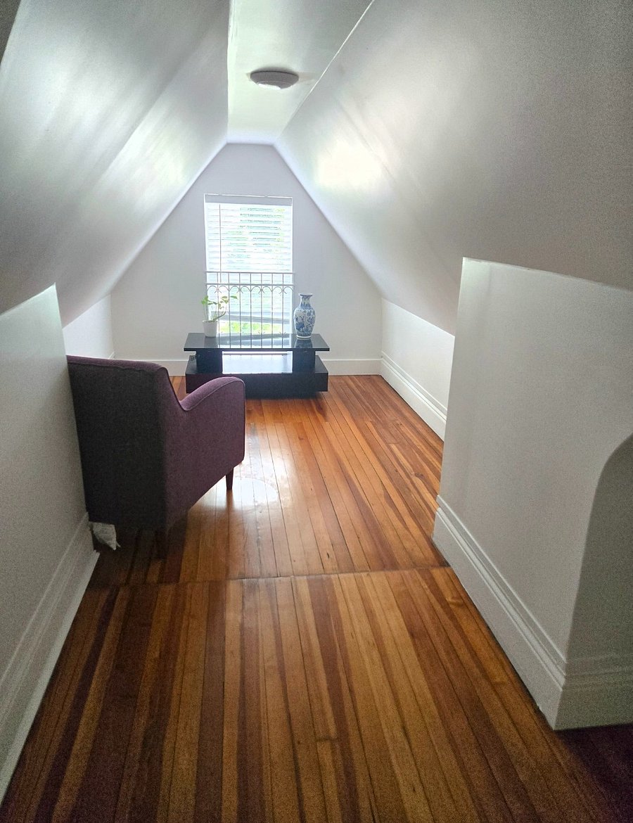 Bedroom 1 - bonus area