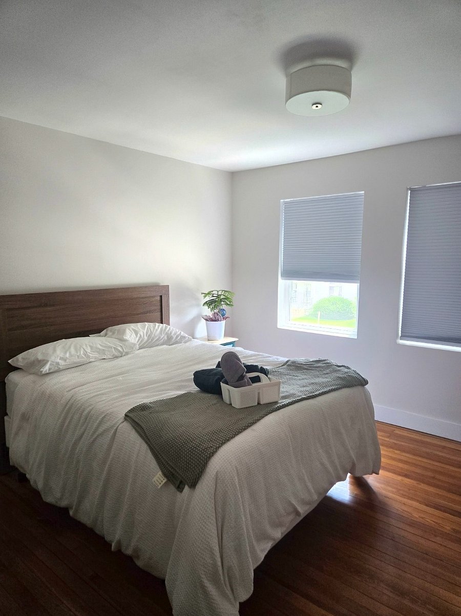 Bedroom 2- Queen bed and nightstand