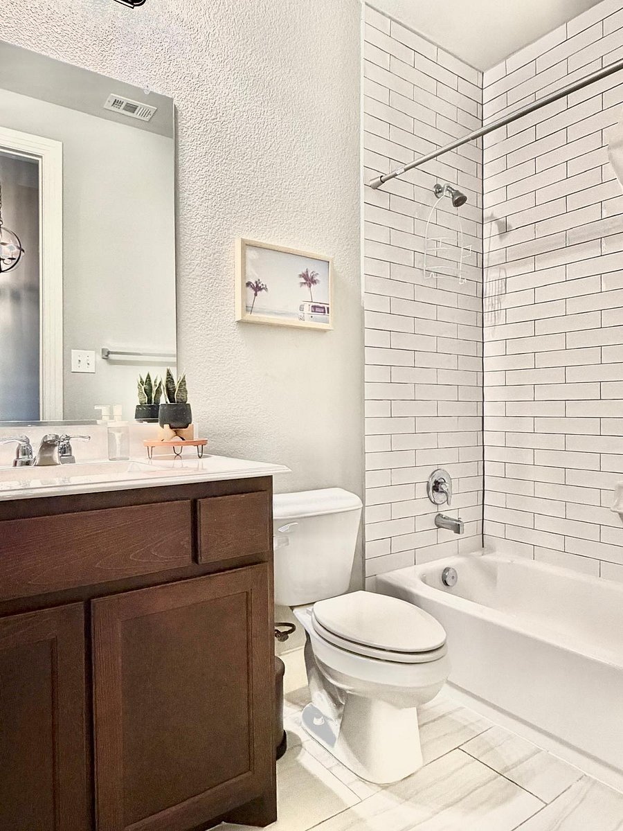Whether you're getting ready for a day of adventure or winding down after a full afternoon, this full bathroom offers a bright, comfortable space to refresh, recharge, and ease into every part of your stay.