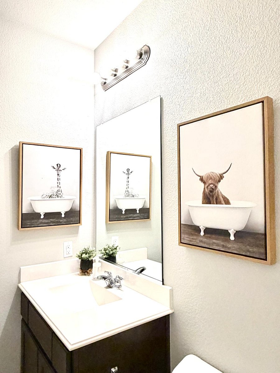 After a day filled with memories, return to a space that makes it easy to slow down. Whether you're preparing for the day ahead or settling in for the evening, this full bathroom offers everything you need to feel refreshed and at home.