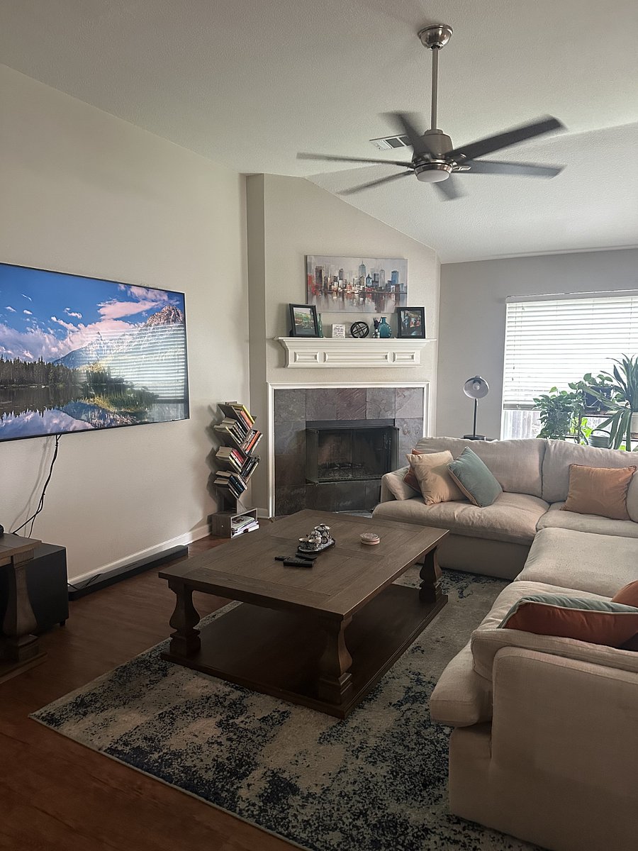 Living Room/Common Area
