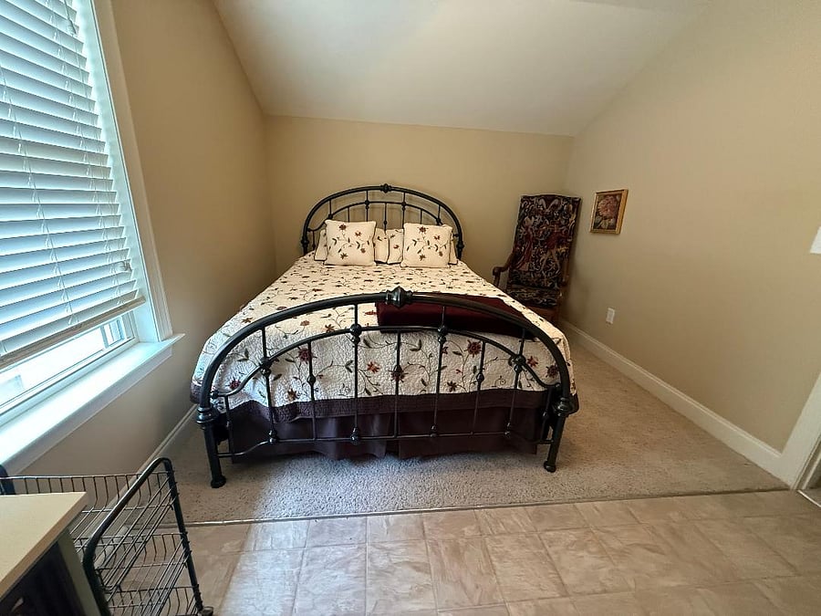 Comfortabe queen size bed