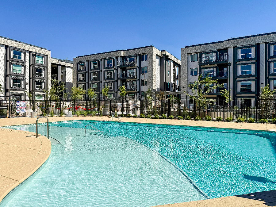 Year-Round Pool & Hot Tub