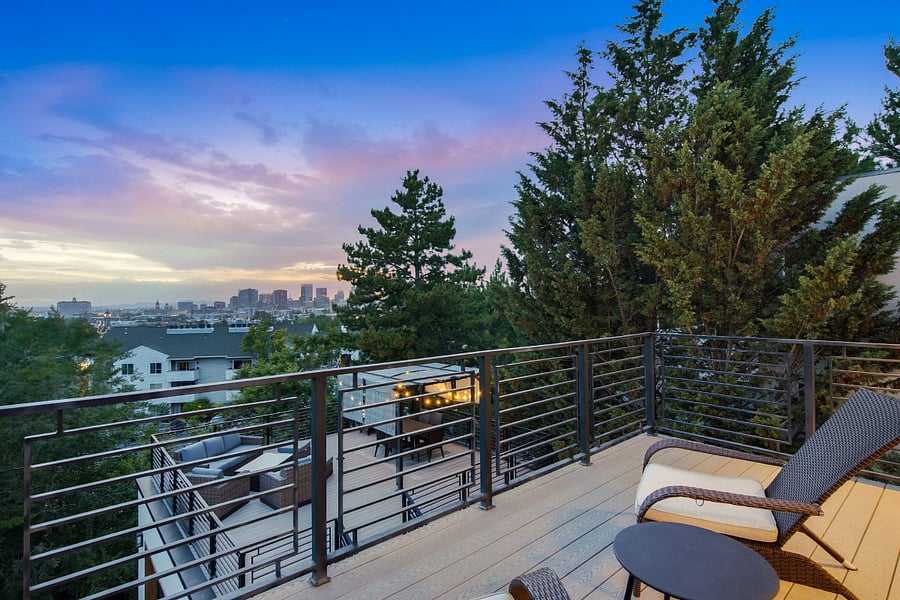 Upper-level deck off of the master suite