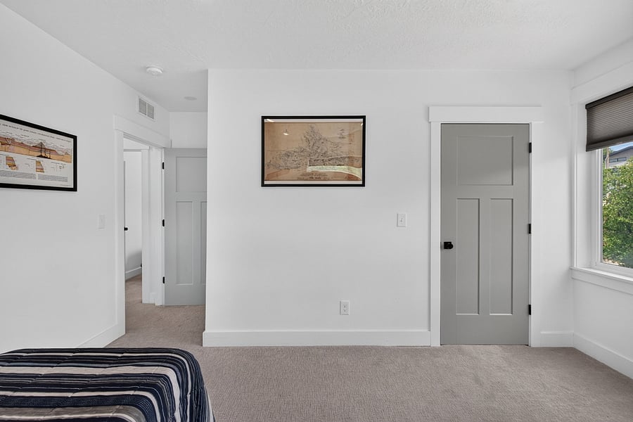 Twin bedroom #1
