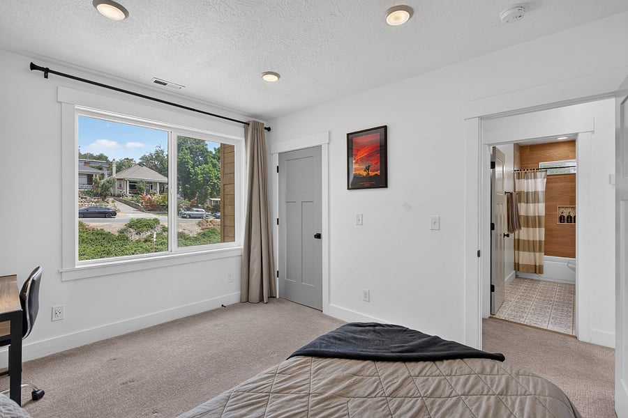Twin bedroom #2