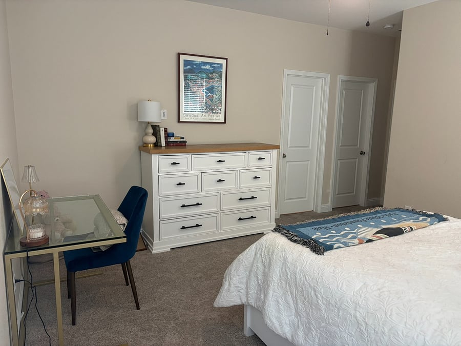Primary Bedroom with En-suite Bathroom and Walk-in Closet