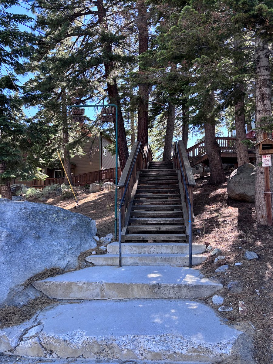 The start of the 90 stairs up!