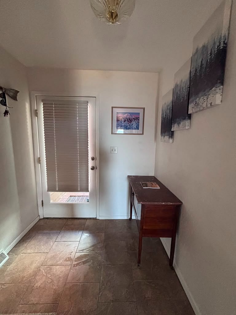 Frontdoor and entryway