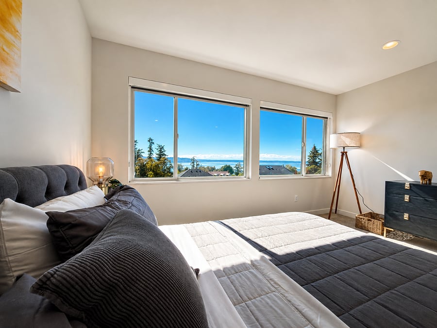 Master Suite w/ King Bed and View