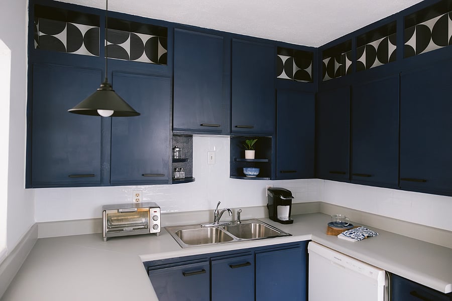 KITCHEN INCLUDES ESSENTIAL COOKWARE, BAKEWARE, PREP TOOLS, TABLEWARE, DRINKWARE, LINEN SUPPLIES