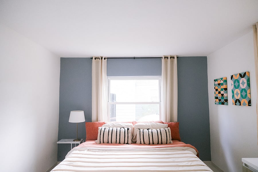 KING SIZE BED WITH MEMORY FOAM MATTRESS
