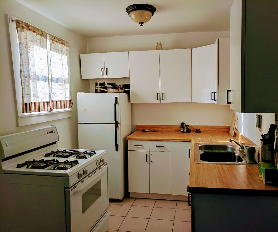 Full kitchen