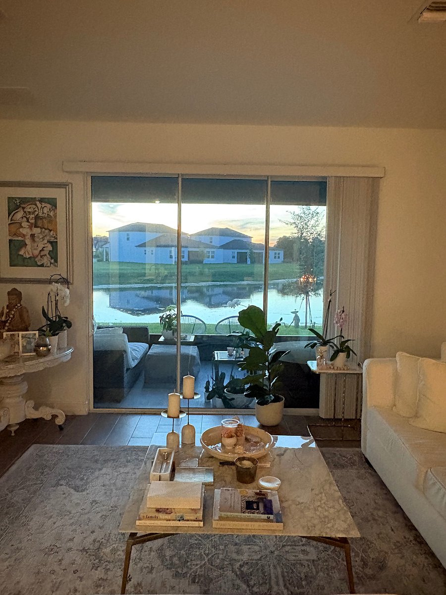 Living area & entrance to the lanai.