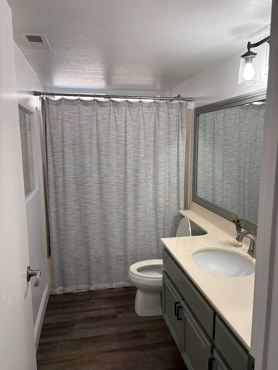 Downstairs full bathroom