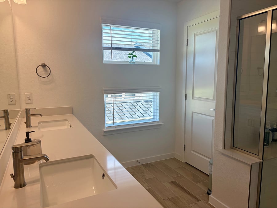 Masters private bathroom