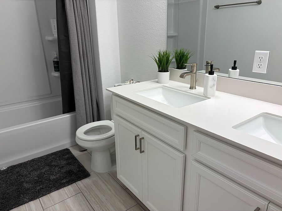 Hall bathroom next to second bedroom