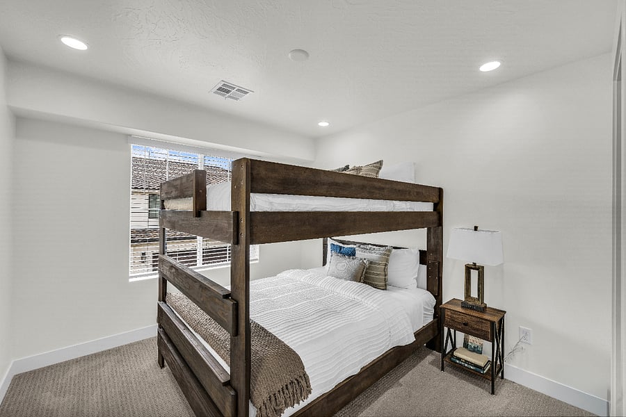 Queen bunk bed in 2nd bedroom
