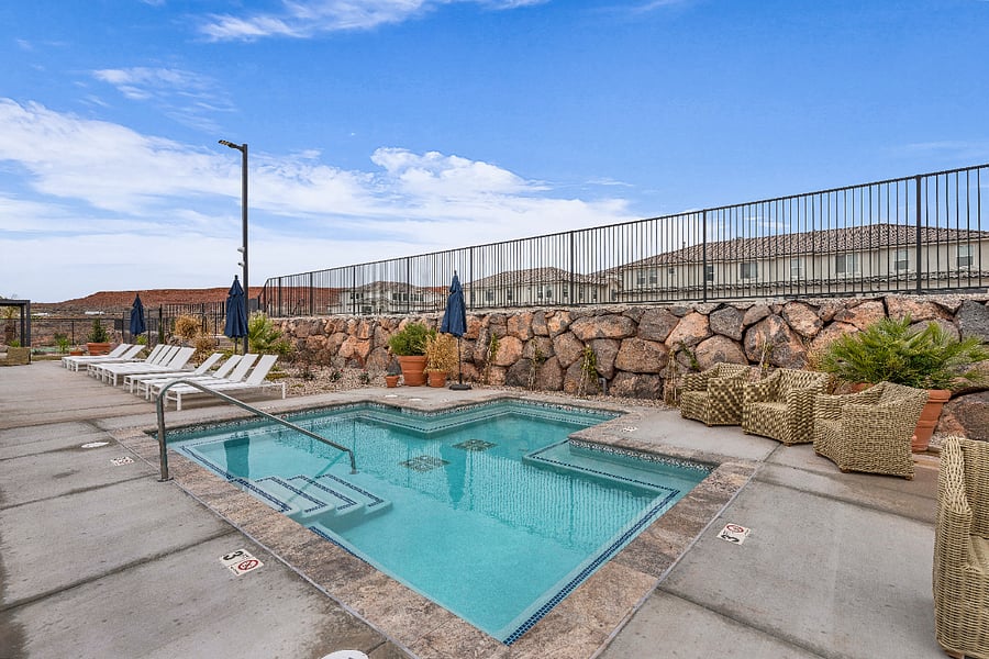 Large hot-tub in the pool area.