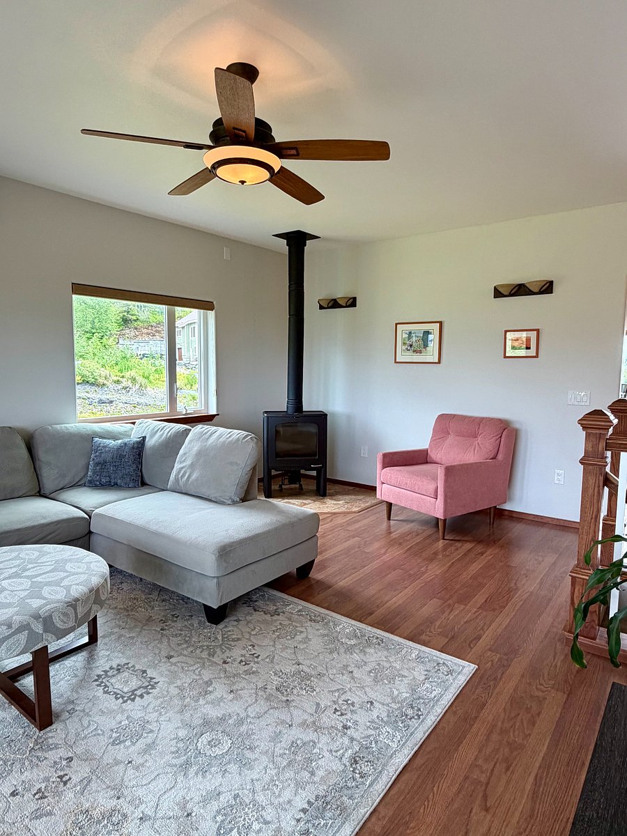 Living Room/Fireplace
