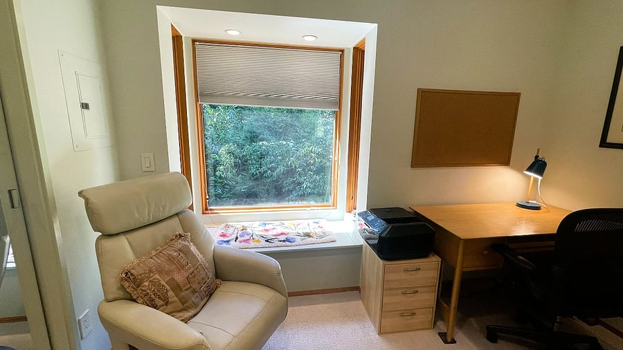 office area with recliner, desk, printer
