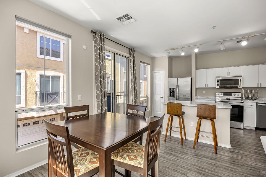 Dining area/kitchen