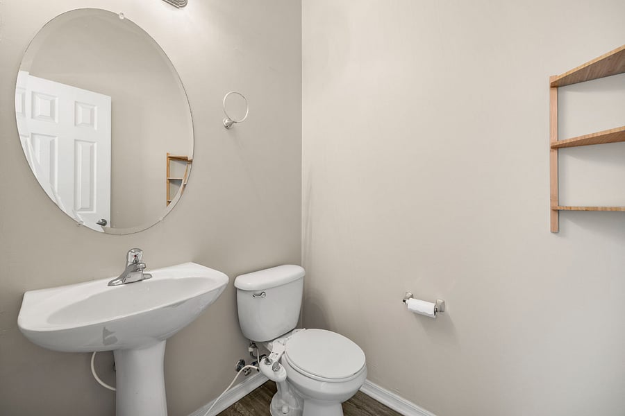 Middle floor - half bath