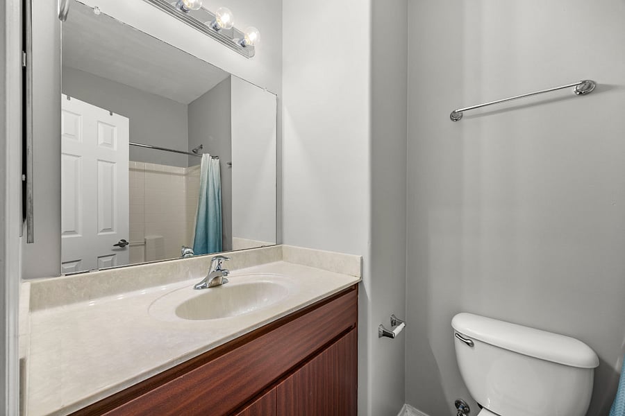 Secondary room en-suite bathroom