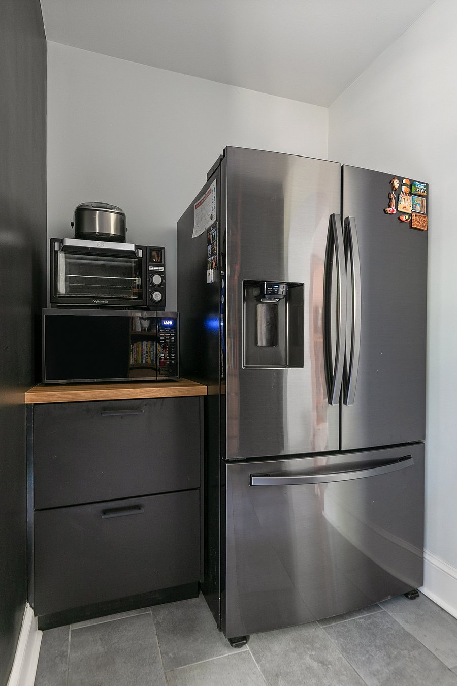 The modern kitchen features stainless steel appliances, plenty of natural light, and distinctive features that make it ideal for entertaining, cooking, or enjoying quality time with loved ones. The provided coffee maker, tea kettle, rice cooker, and crock pot will ensure youre ready to enjoy the kitchen the day you arrive. 