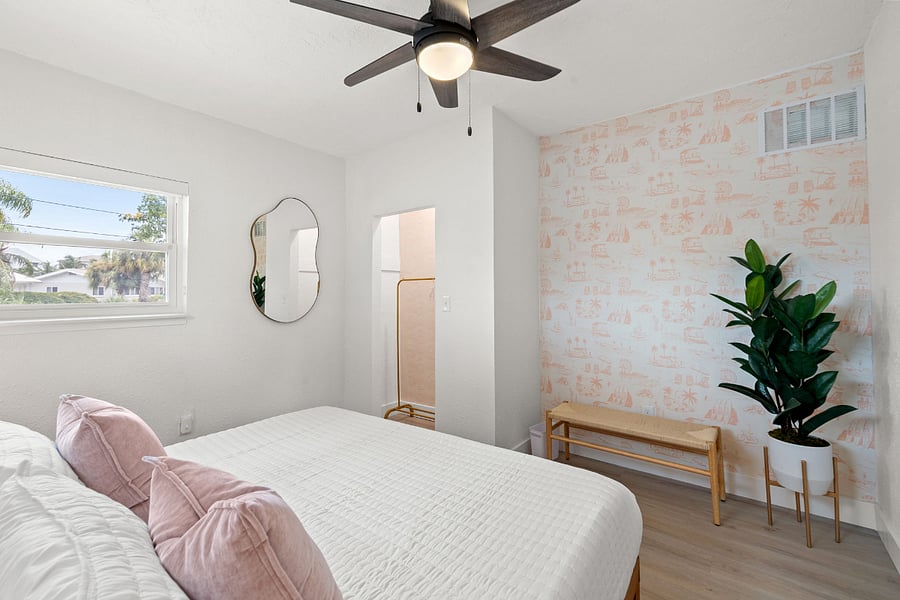 Private Room # 1 - King Bed