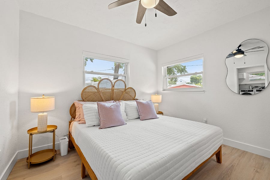 Private Room # 1 - King Bed