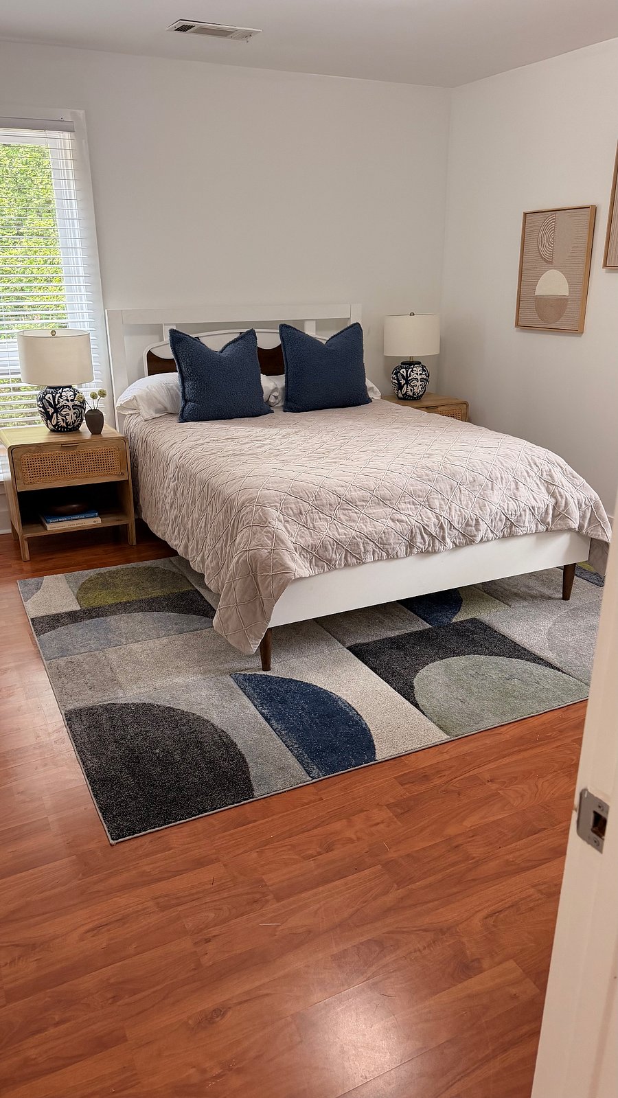 Spacious Bedrrom with Queen bed and Dresser/night Stands, Walk in custom closet