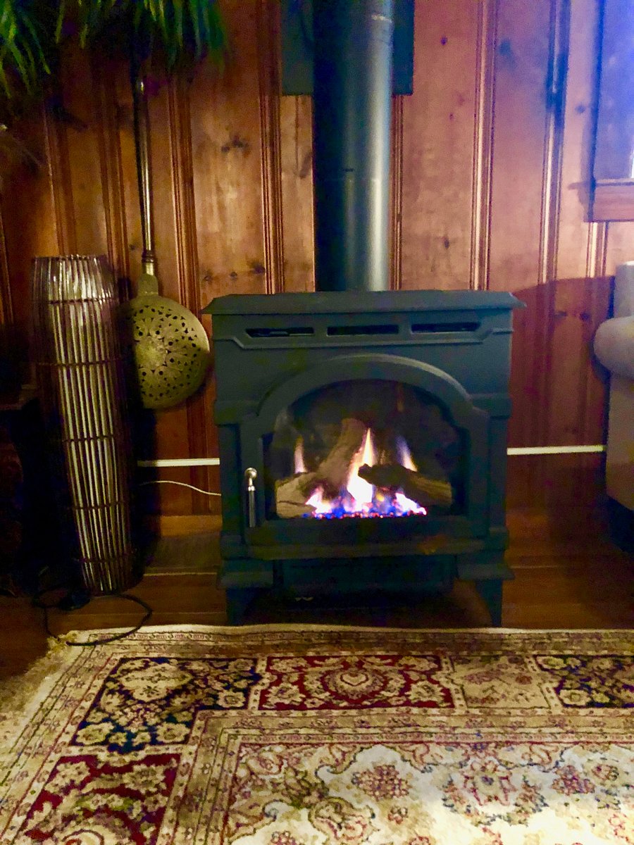 Direct ven fireplace provides HEAT and ambiance - no fire wood needed just turn the thermostat up