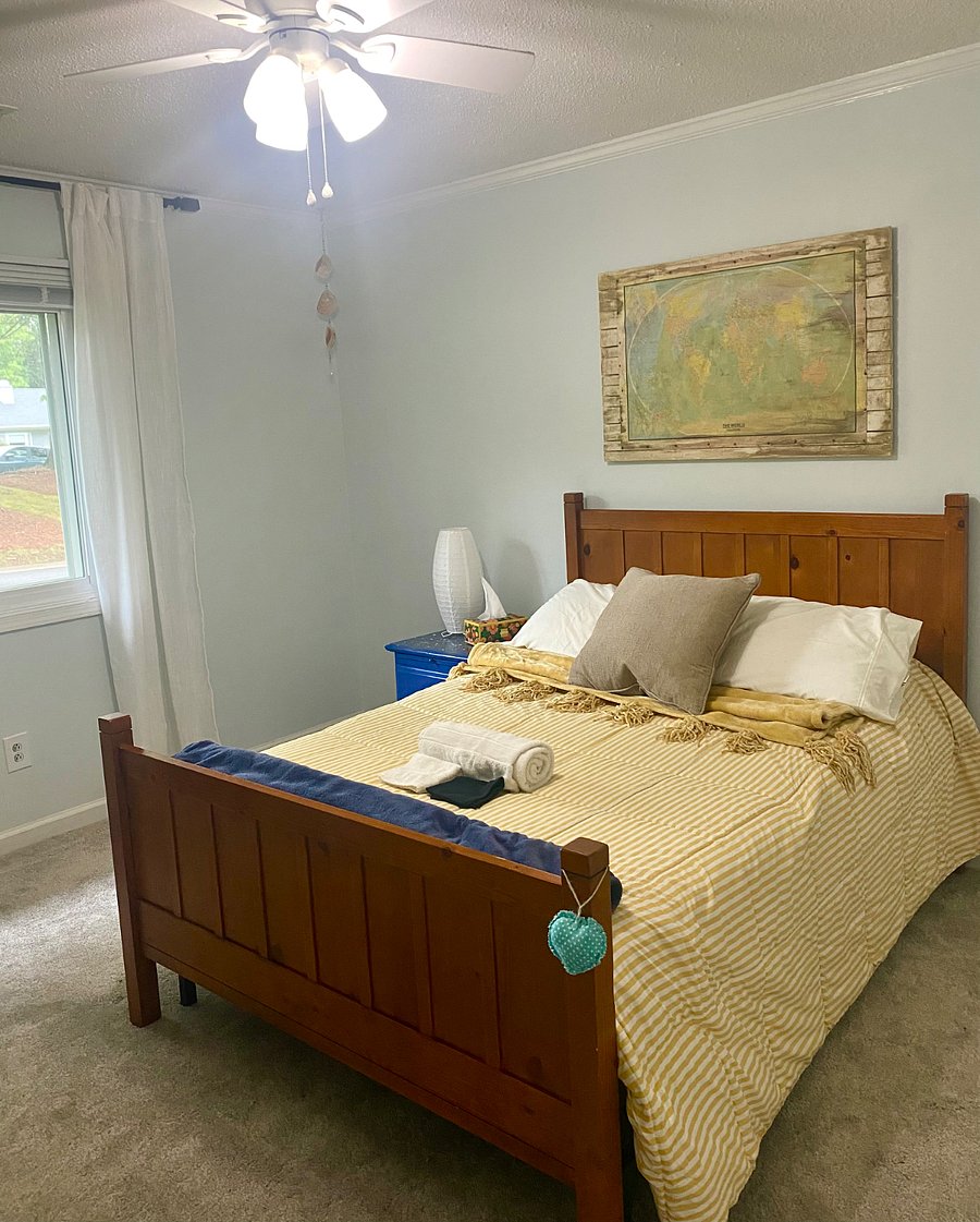 Guest Bedroom (Full Bed)