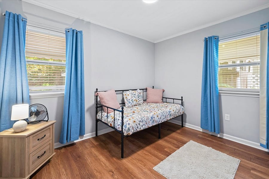spare bedroom full day bed
