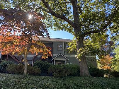 1 of four units, top floor, right side