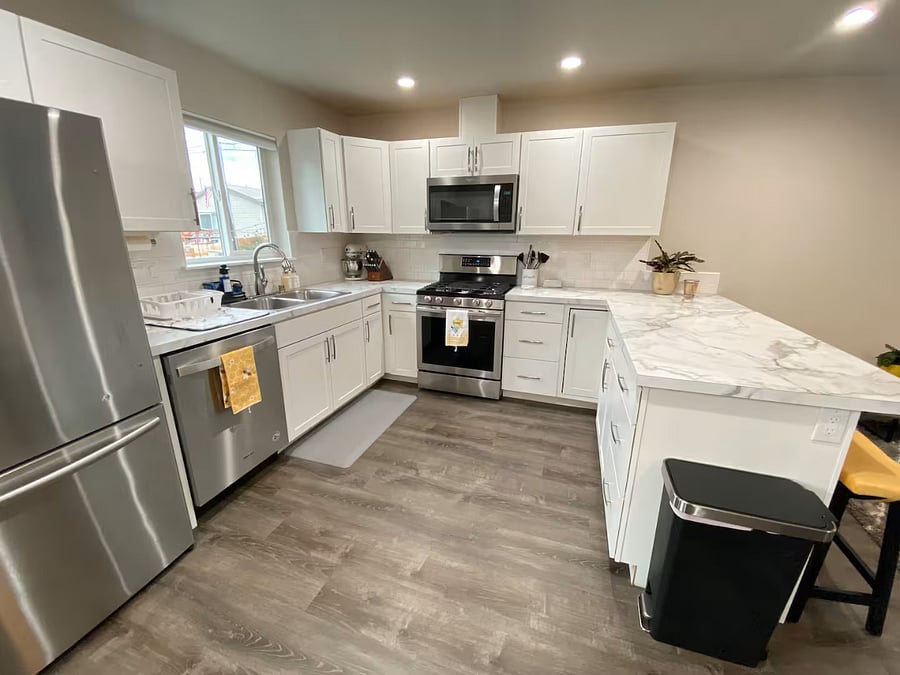 Full kitchen including all the amenities: Gas range, electric oven, built in microwave, dishwasher, fridge and freezer. Also included: full range of dishware and cooking/baking supplies and a few groceries and snacks to get you started