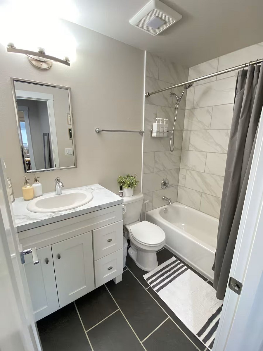 Second full-side bathroom dedicated to the double twin bedroom. All the basic amenities are kept well stocked, as are some extra toiletries.
