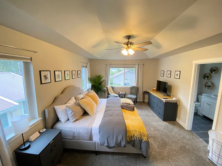 Luxurious king size bed with a Casper mattress, quilt and duvet, as well as additional throw blanket. Additional pillows and blankets are available.