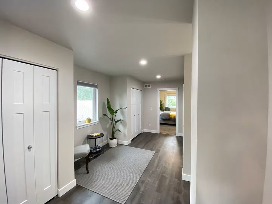 Small upstairs living space with a reading nook and a few kids toys, games and lots of books. A puzzle-piece foam playmat is also a available for babies and young kids who need a softer surface to roll around on.